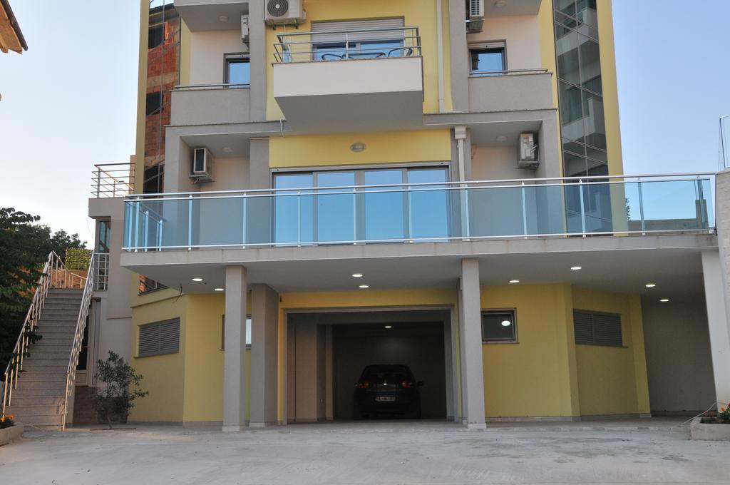 Apartments Ambassador Ulcinj Exterior photo